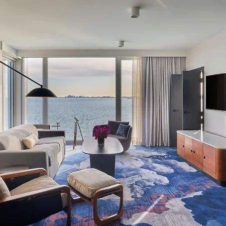 Sable At Navy Pier Chicago, Curio Collection By Hilton Hotel 4*