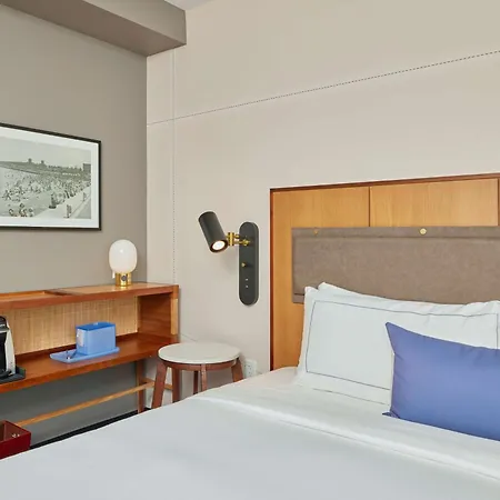 Hotel Sable At Navy Pier Chicago, Curio Collection By Hilton