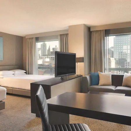 Hilton Magnificent Mile Hotel 3*