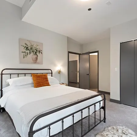 Experience Downtown At Millennium - Luxury In The Loop *