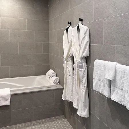 Springhill By Marriott Chinatown Hotel 3*