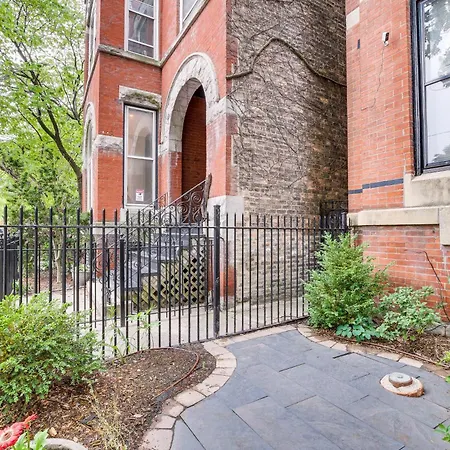 Lincoln Park Walk To Beach, Shops And Dining! *