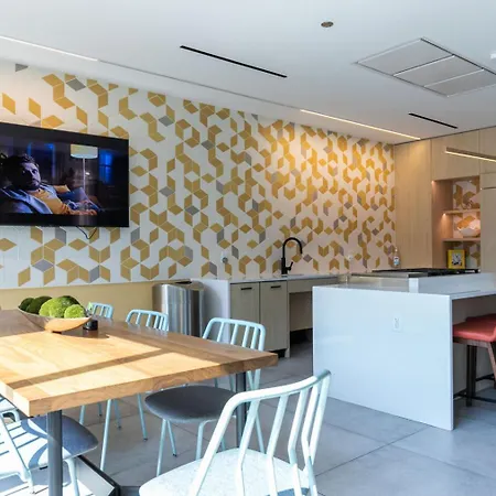 West Loop W Wd Gym Lounge Nr L Chi-773 *
