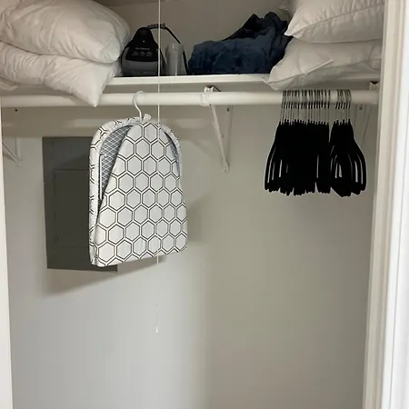 Stylish Urban Retreat 3 Bedroom Newly Remodeled *