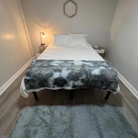 Stylish Urban Retreat 3 Bedroom Newly Remodeled