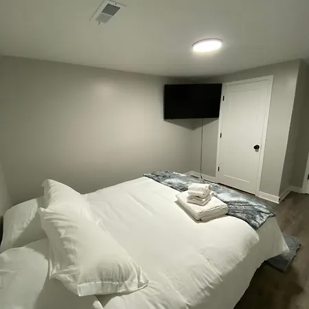 Stylish Urban Retreat 3 Bedroom Newly Remodeled * Chicago