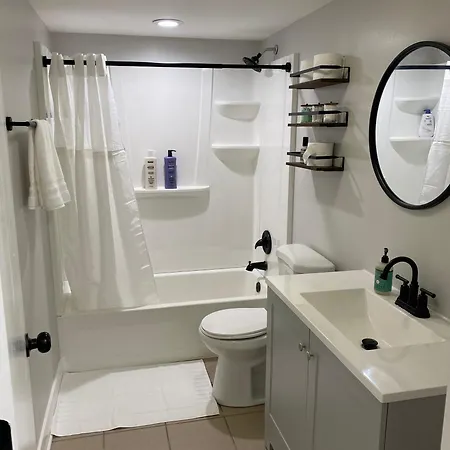 Apartment Stylish Urban Retreat 3 Bedroom Newly Remodeled *