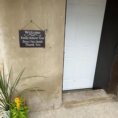 Stylish Urban Retreat 3 Bedroom Newly Remodeled *