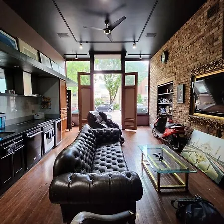 Apartment Unique + Creative Loft Chicago