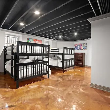 Mid-century Gem Steps From United Center Chicago