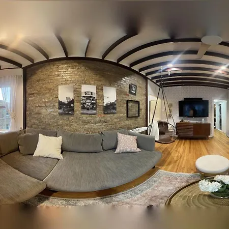 Lakeside Loft - Historic Chicago