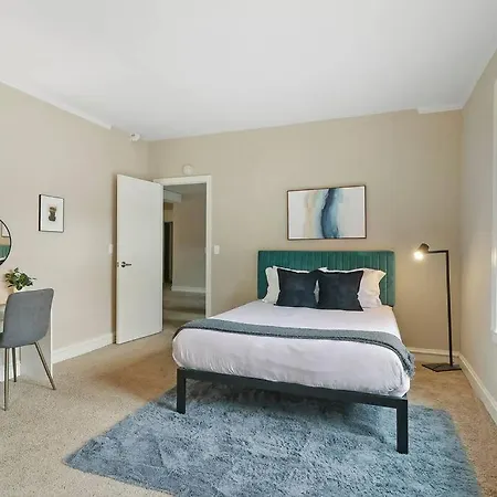 2br Sunny In Hyde Park - Windermere 211 Apartment Chicago