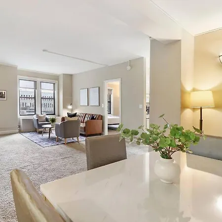 2br Sunny In Hyde Park - Windermere 211 Chicago