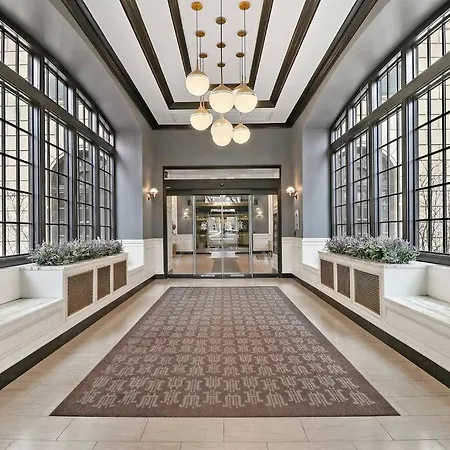 2br Sunny In Hyde Park - Windermere 211 Chicago