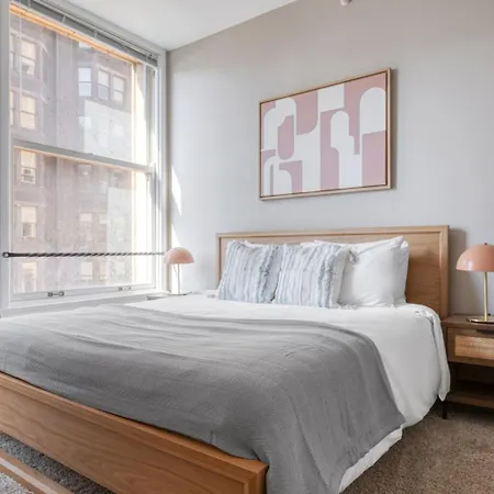 Loop 2br W Gym Doorman Nr L Chi-813