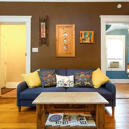 Iklektik House // Bluejay Apartment Chicago