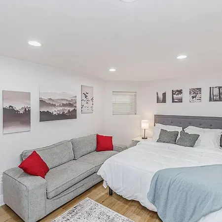 Spacious 4-bedrooms Retreat Apartment *