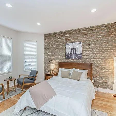 Apartment Spacious 4-bedrooms Retreat Chicago