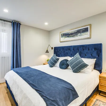 Stylish Retreat: Walk To Loyola Holiday home Chicago