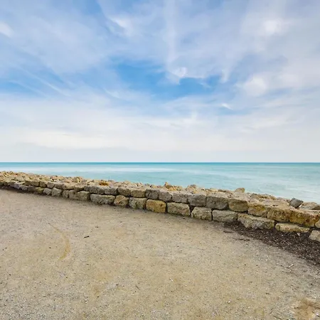 Holiday home Stylish Retreat: Walk To Loyola Chicago