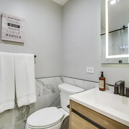 Holiday home Stylish Retreat: Walk To Loyola Chicago