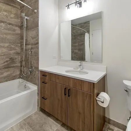Apartment Landing Modern With Amazing Amenities *