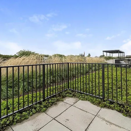 Apartment Landing Modern With Amazing Amenities *