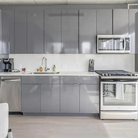 Landing Modern With Amazing Amenities *