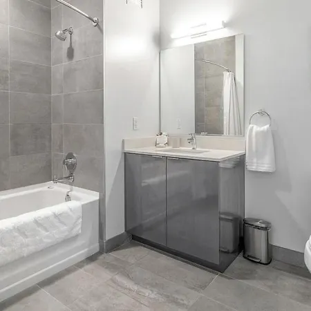 Landing Modern With Amazing Amenities * Chicago