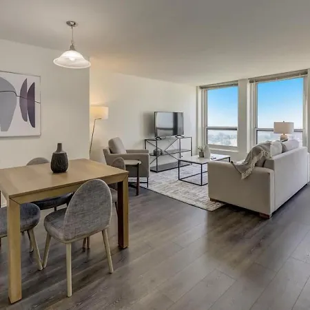 Landing Modern With Amazing Amenities * Chicago