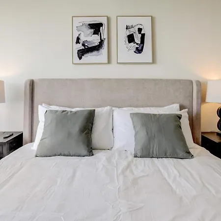 Landing Modern With Amazing Amenities Chicago