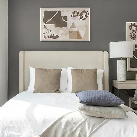 Landing Modern With Amazing Amenities *