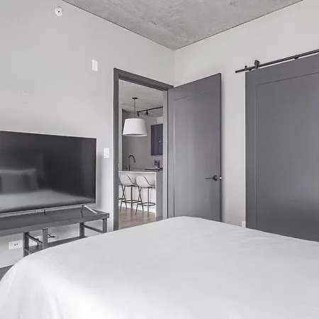 Landing Modern With Amazing Amenities * Chicago