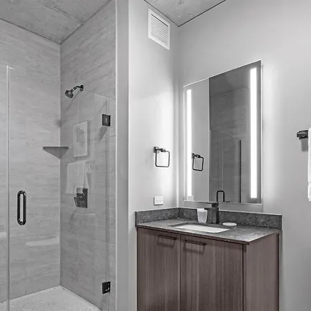 Landing Modern With Amazing Amenities Apartment