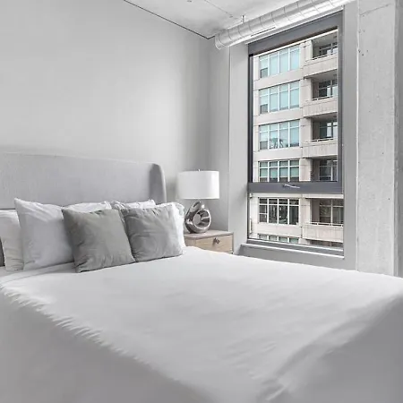 Apartment Landing Modern With Amazing Amenities *