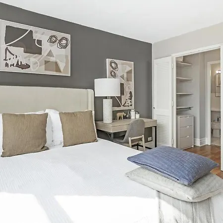 Apartment Landing Modern With Amazing Amenities