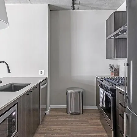 Apartment Landing Modern With Amazing Amenities *