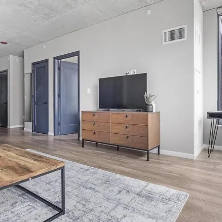 Landing Modern With Amazing Amenities Chicago