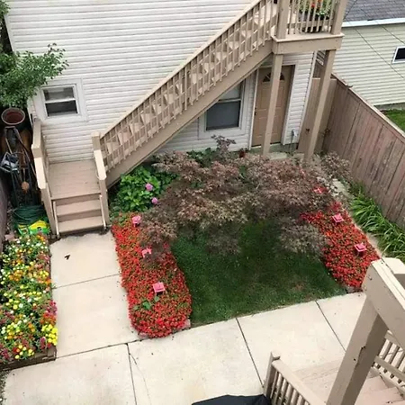 Apartment Cozy Garden Unit Located In North Center Chicago