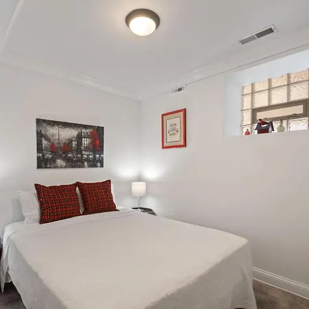 Apartment Cozy Garden Unit Located In North Center Chicago