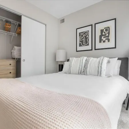 Apartment Streeterville 2br W Lounge Pool Nr Riverwalk Chi-1003 Chicago