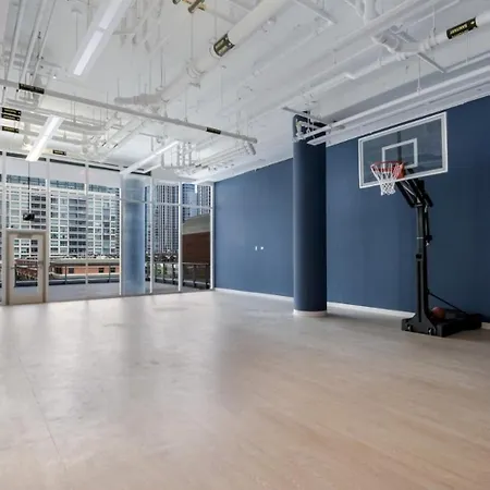 South Loop W Pool Gym Nr Grant Park Chi-857 * Chicago