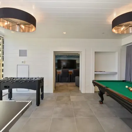 South Loop W Pool Gym Nr Grant Park Chi-857 * Chicago