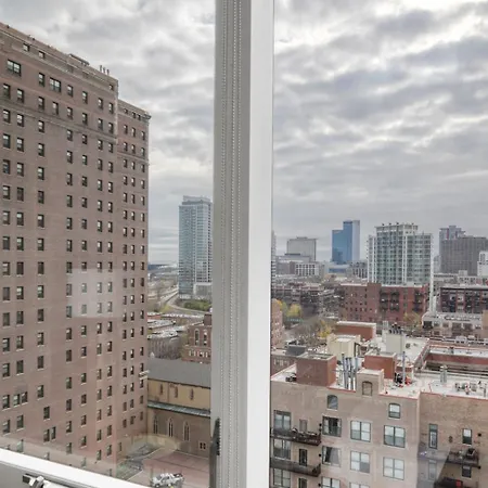 South Loop W Pool Gym Nr Grant Park Chi-857 Chicago