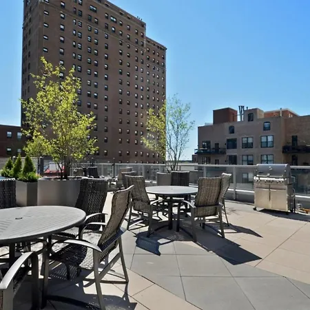 South Loop W Pool Gym Nr Grant Park Chi-857 * Chicago