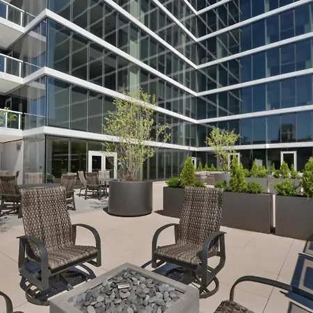 South Loop W Pool Gym Nr Grant Park Chi-857
