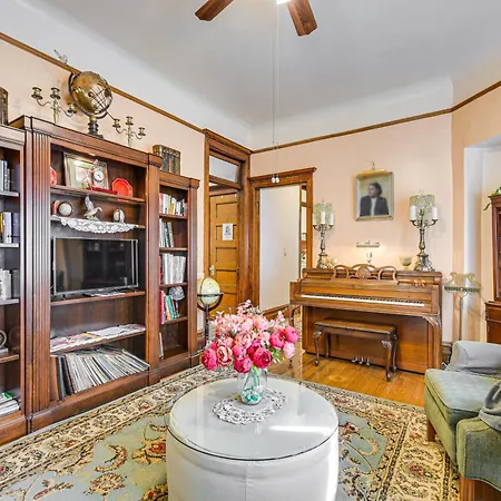 Holiday home Victorian Mansion In Garfield Park *