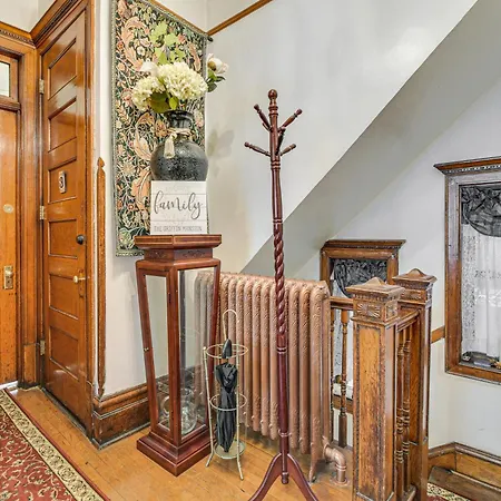Holiday home Victorian Mansion In Garfield Park Chicago