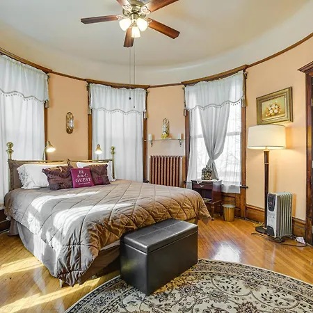 Holiday home Victorian Mansion In Garfield Park Chicago