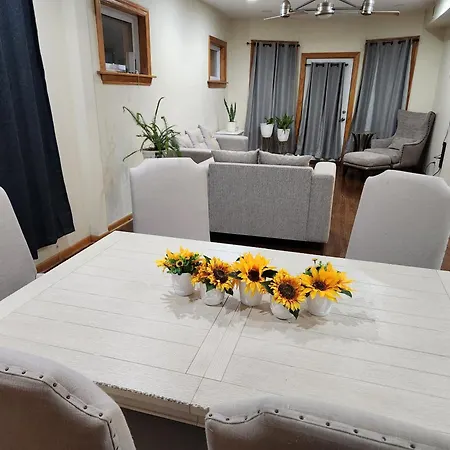Relaxing Entire Roseland Neighborhood Unit Apartment *